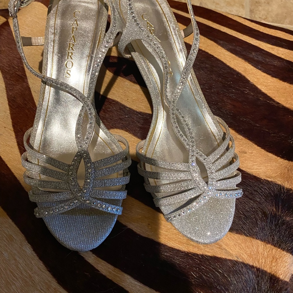 EUC Caparros Silver Bling Dressy Formal Sandals Size 8B